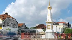 Tugu-Golong-Gilig-atau-Tugu-Jogja-atau-Tugu-Pal-Putih.jpg