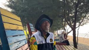 Tukimin-Bersama-PLN-Peduli-Bersihkan-Pantai-Tirang-Jaga-Kelestarian-Lingkungan.jpg