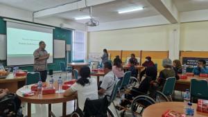 UKDW-Yogyakarta-Berdayakan-Komunitas-Difabel-SAPADIFA-Lewat-Pelatihan-Batik-dan-Kerajinan-Tangan.jpg