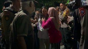 UPDATE-TERBARU-Tragedi-Pelajar-Terseret-Ombak-di-Pantai-Drini-3-Korban-Langsung-Dimakamkan.jpg