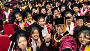 USD-mewisuda-1835-mahasiswa-Jumat-dan-Sabtu-19-2092025.jpg
