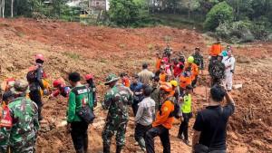 Update-Pencarian-Korban-Longsor-Cilacap-Tim-SAR-Temukan-1-Korban-Lagi-20-Masih-Hilang.jpg