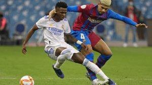 Vinicius-Junior-vs-Ronald-Araujo-di-semifinal-Piala-Super-Spanyol-antara-Barcelona-vs-Real-Madrid.jpg