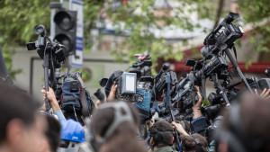 Viral-Kartu-Pers-Jurnalis-CNN-Dicabut-Usai-Tanya-Soal-MB.jpg