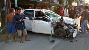 Viral-Mobil-Daihatsu-Alya-Penyok-Usai-Oleng-dan-Tabrak-Truk-Fuso-di-Bantul.jpg