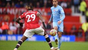 aaron-wan-bissaka-vs-joao-cancelo-di-liga-inggris-antara-manchester-united-vs-manchester-city.jpg