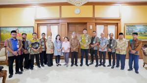 bupati-hamenang-smpn-2.jpg