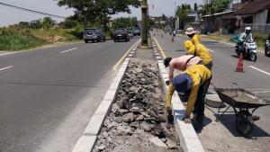 elah-Median-Jalan-Jogja-Solo-di-Tegalgondo-Klaten-Ditutup-Permanen.jpg