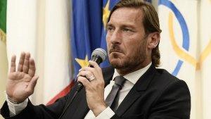 francesco-totti-gelar-jumpa-pers-terkait-keputusannya-meninggalkan-as-roma.jpg
