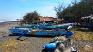 gelombang-tinggi-nelayan-congot-banting-dayung-jadi-perahu-wisata.jpg