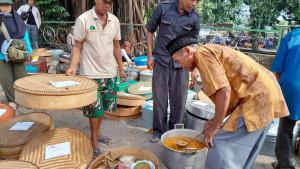 gulai-kambing-yang-disembelih-dan-dimasak-di-Sendang-Sinongko-KLATEN.jpg