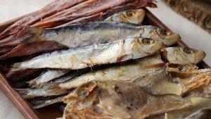 hindari-bungkus-ikan-asin-pakai-koran-ini-cara-yang-lebih-aman.jpg