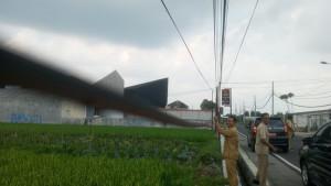 kabel-optik-semrawut-di-sleman.jpg