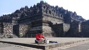 mahasiswa-ugm-meneliti-kerentanan-candi-borobudur_20180627_191300.jpg