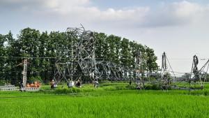 perbaikan-tower-SUTT-yang-ambruk-di-Desa-Mlese-Klaten.jpg