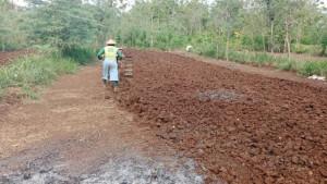 petani-gk-olah-lahan.jpg