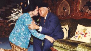 soeharto-dan-bu-tien0903_20180309_190344.jpg