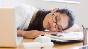 tidur-mengantuk-di-tempat-kerja_20181011_134329.jpg