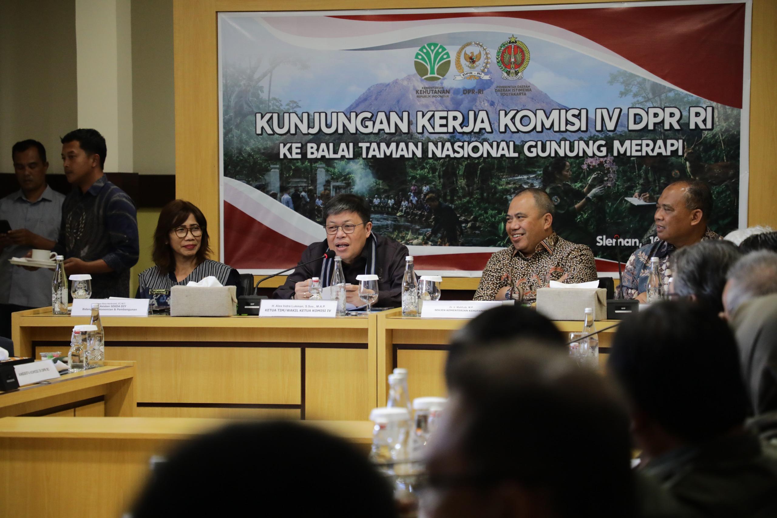 Komisi IV DPR RI Tegaskan Tak Ada Kompromi untuk Pendakian Ilegal ke Gunung Merapi - Tribunjogja.com