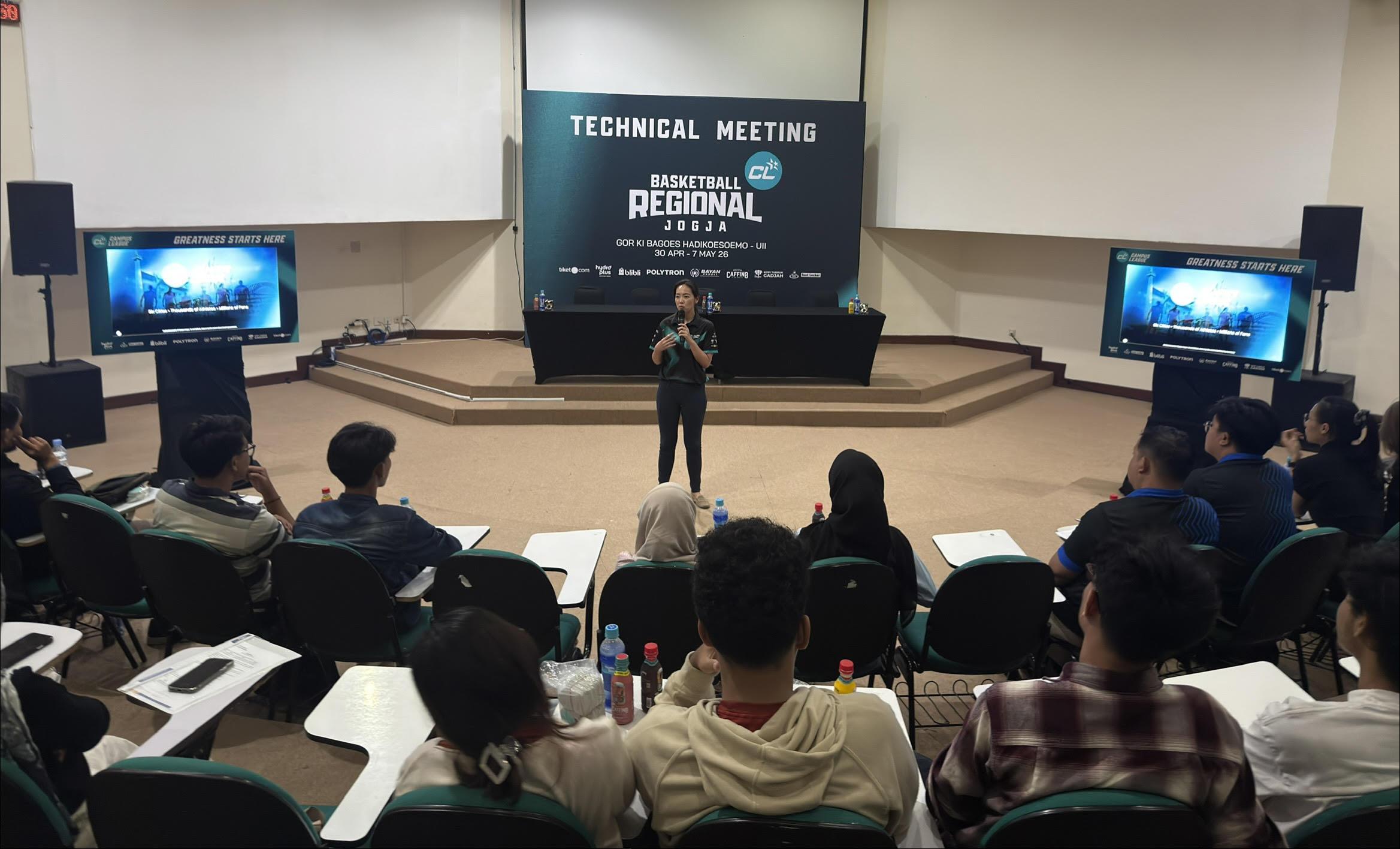 14-Tim-Bersaing-di-Ajang-Campus-League-Basketball-Regional-Yogya.jpg