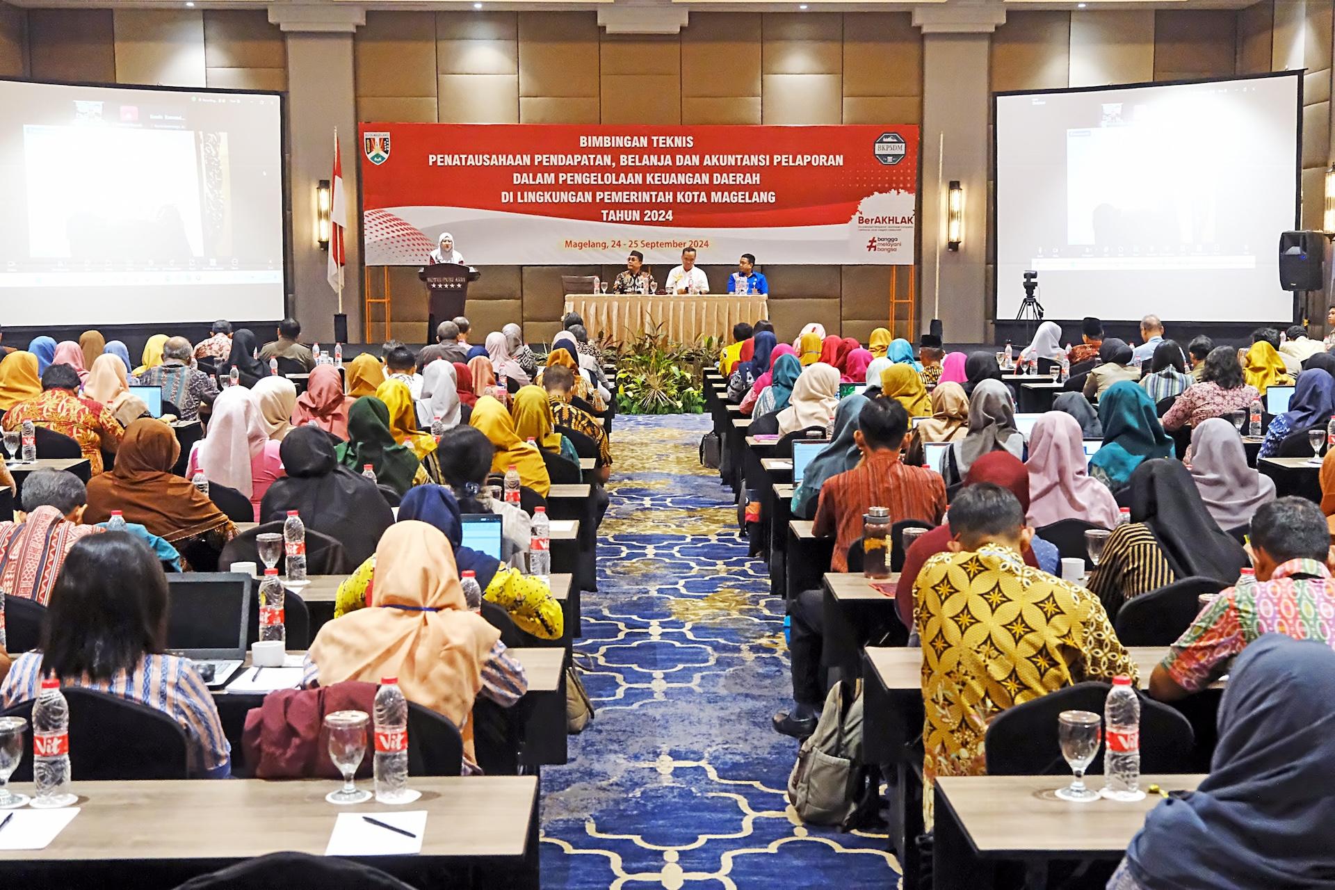 200-Pejabat-Keuangan-Pemkot-Magelang-Ikuti-Bimtek-Pengelolaan-Keuangan-Daerah.jpg
