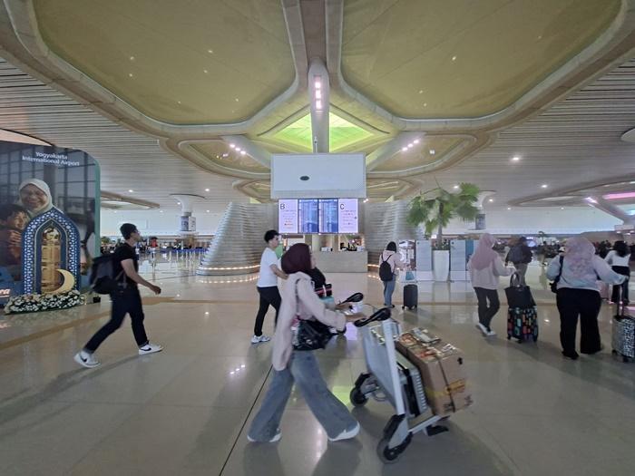 20260315-Arus-penumpang-di-Bandara-YIA.jpg