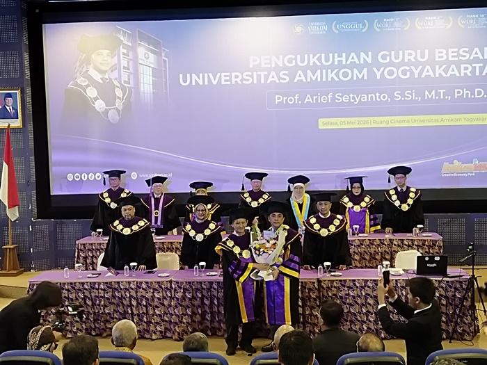 20260505-Pengukuhan-Guru-Besar-Amikom.jpg