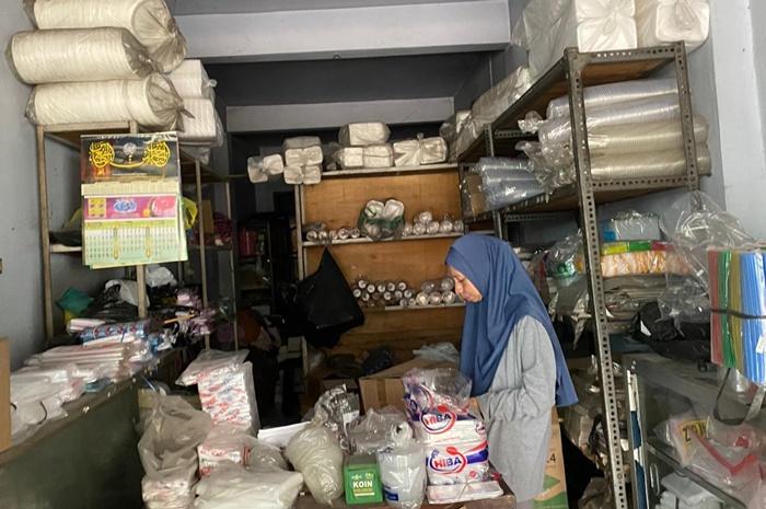 Harga Plastik Melonjak, Pedagang di Bantul Mulai Kenakan Biaya Tambahan ke Pembeli