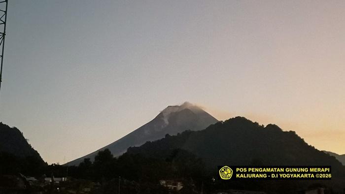 Aktivitas Gunung Merapi Jumat 10 Juli 2026: Teramati 7 Kali Guguran Lava Sejauh 1700 Meter - Tribunjogja.com