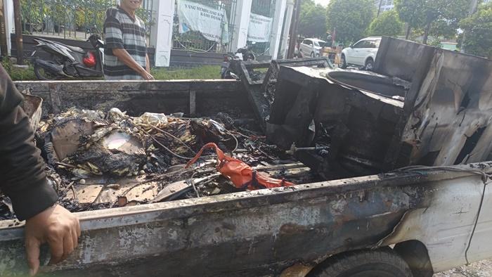 20261704-Mobil-Pikap-terbakar-di-Umbulharjo.jpg