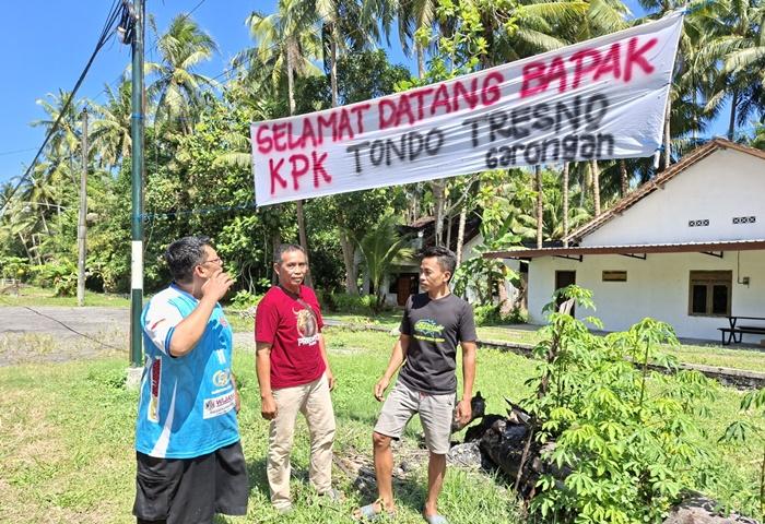 20261805-Spanduk-sindiran-Warga-Garongan-Kulon-Progo.jpg