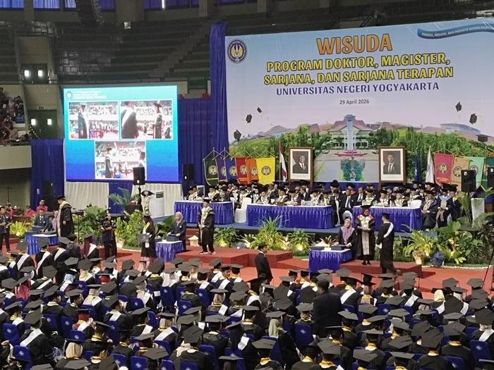 20262904-Wisuda-UNY.jpg