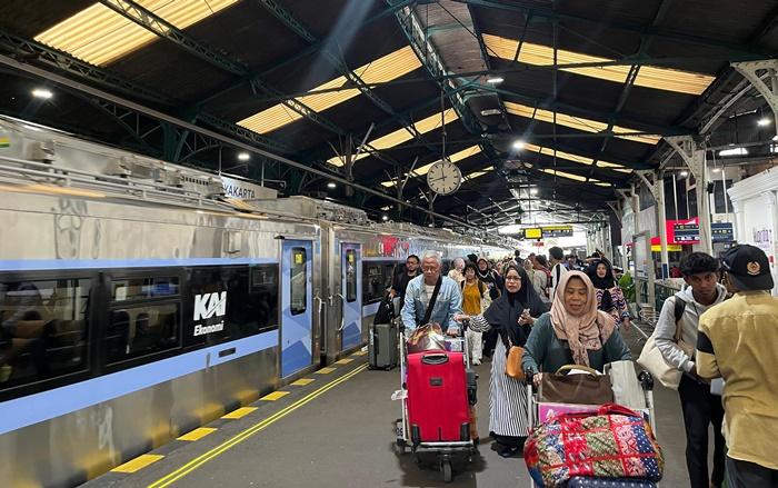 Antisipasi Lonjakan Penumpang Saat Libur Panjang Akhir Pekan, PT KAI Tambah 7 KA Tambahan