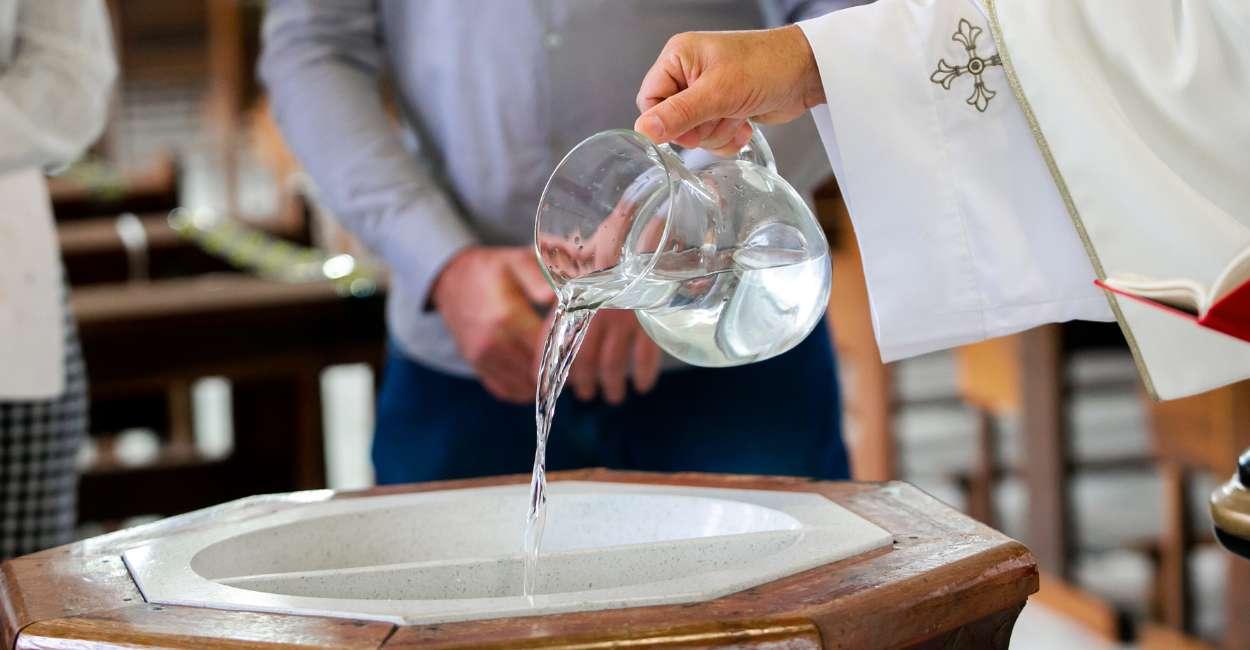 4-Arti-Mimpi-Holy-Water-atau-Air-Suci-Menurut-Primbon-Apakah-Anda-Merasakan-Perlindungan-Tuhan.jpg