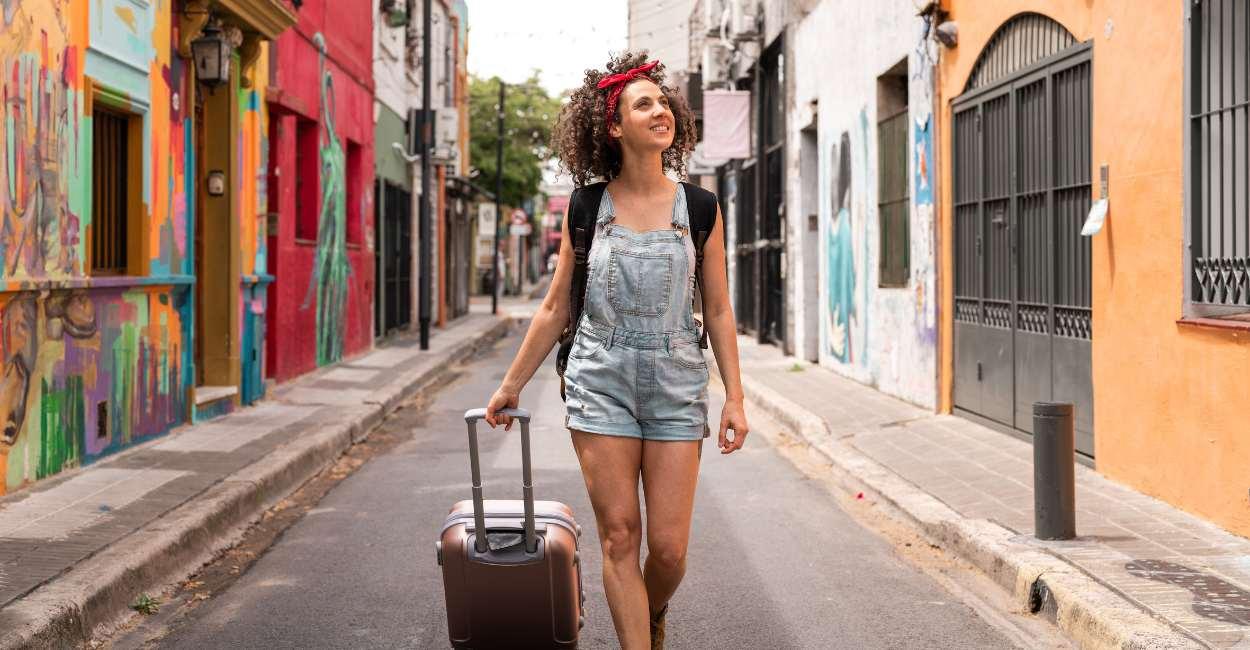 6-Arti-Mimpi-Pergi-Sendiri-Jalan-jalan-Sendiri-Solo-Traveling-Apa-Artinya.jpg