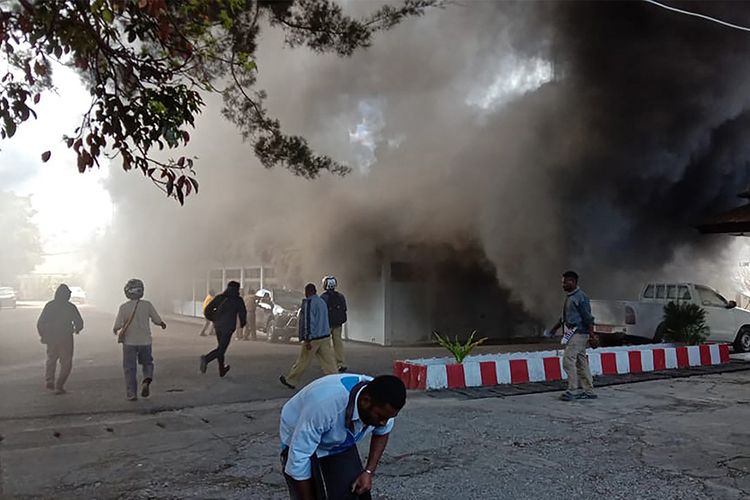 7-fakta-kerusuhan-di-wamena-suara-rentetan-tembakan-hingga-pengakuan-warga-yang-rumahnya-dibakar.jpg