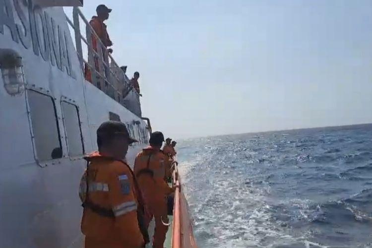 9-ABK-KM-Soneta-Asal-Rembang-Terombang-ambing-di-Tengah-Laut-Jawa.jpg