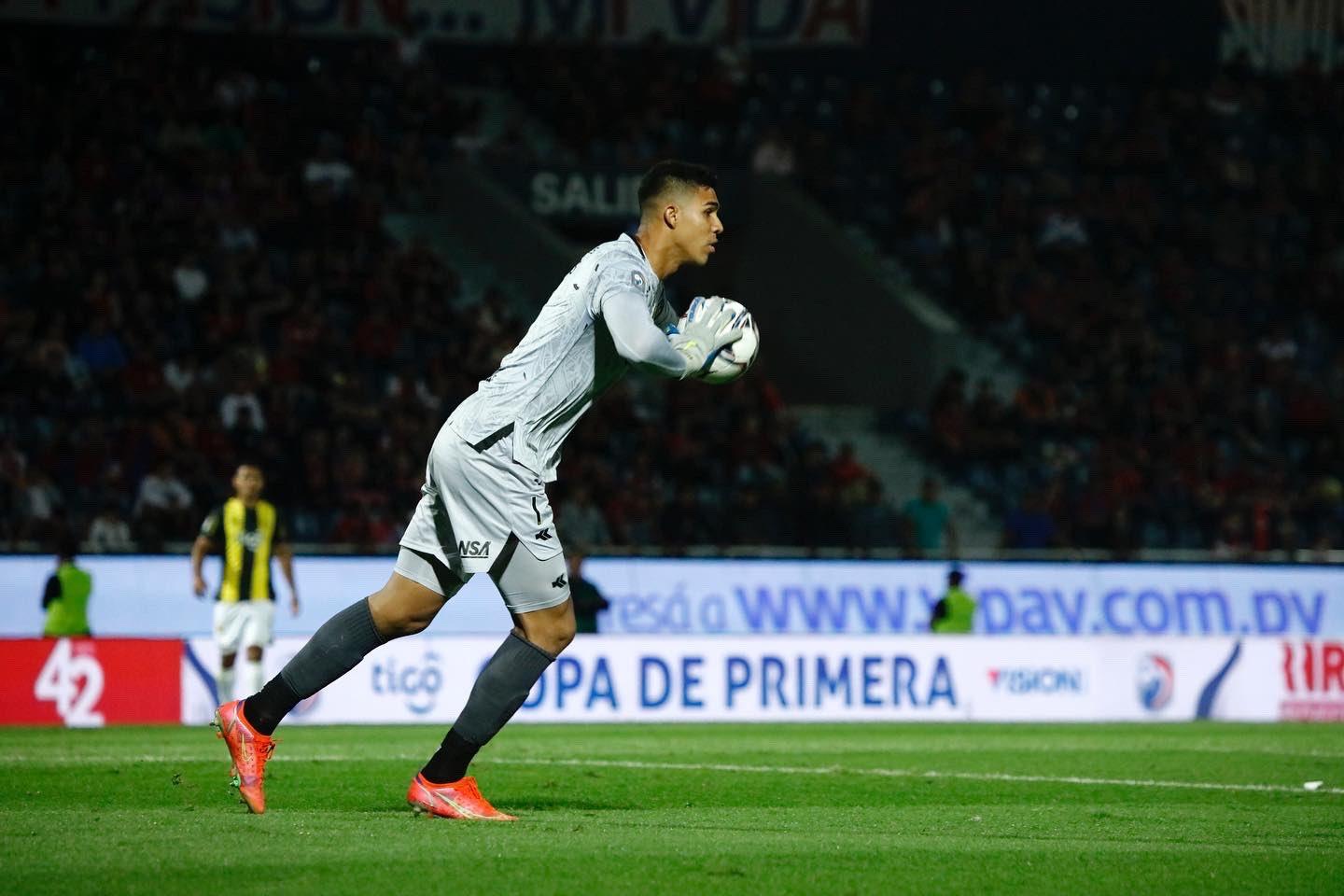 AC-Milan-telah-menyelesaikan-transfer-kiper-Kolombia-Devis-Vasquez.jpg