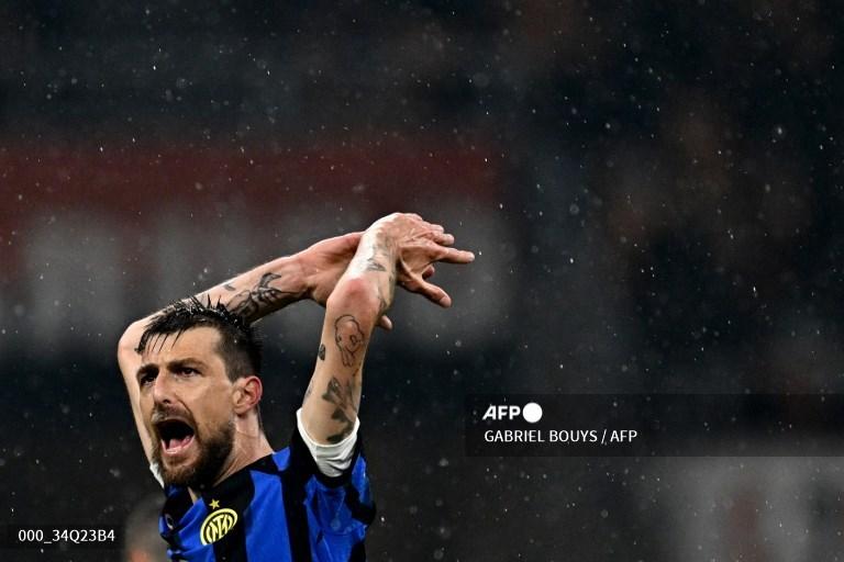 Acerbi-selebrasi-setelah-mencetak-gol-di-Liga-Italia-Serie-A-AC-Milan-vs-Inter-Milan.jpg