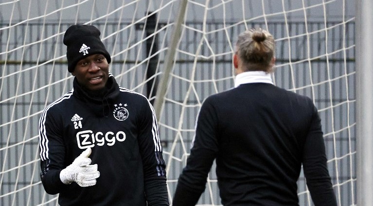 Andre-Onana-dan-Remko-Pasveer-menjelang-Liga-Champions-Ajax-vs-Sporting-CP.jpg