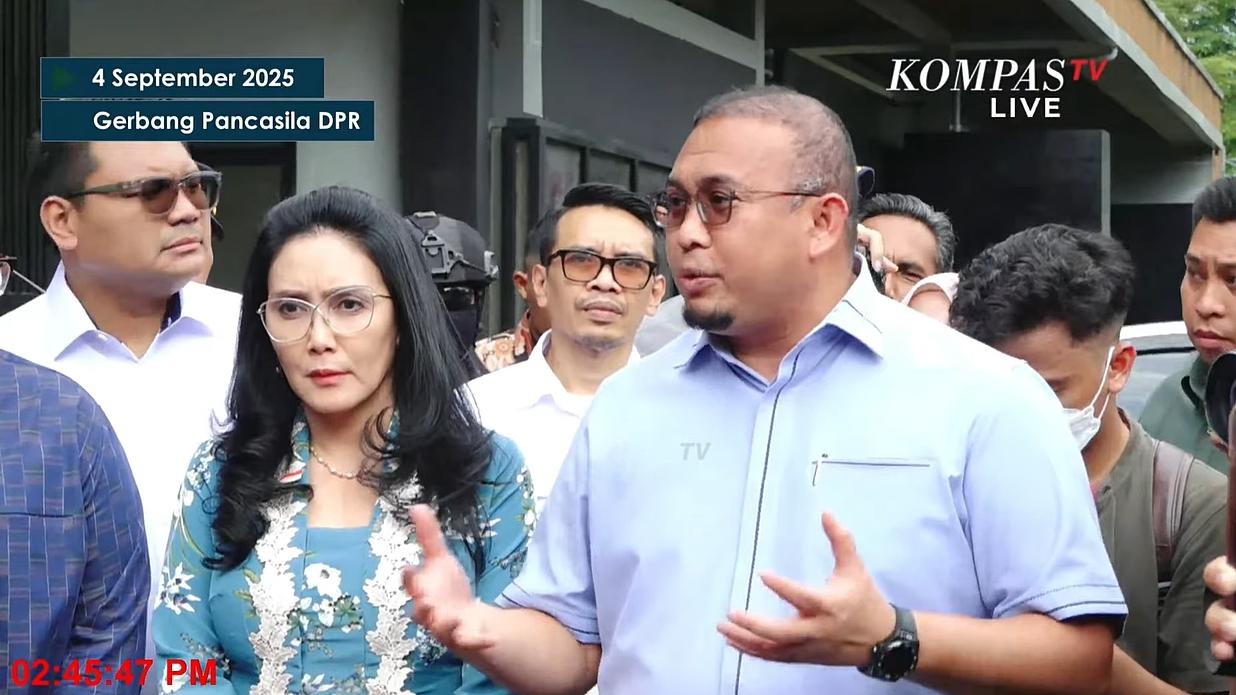 Politisi Gerindra dan PDI-P Terima Dokumen Fisik Tuntutan Rakyat 17+8 di DPR RI