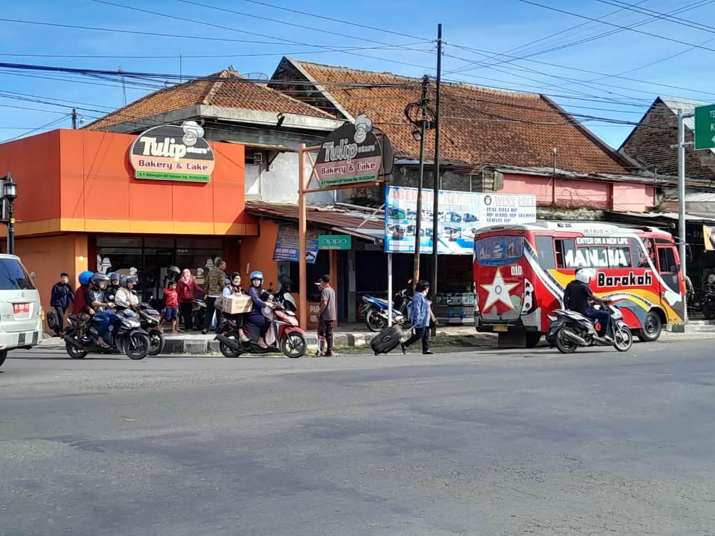 Arus-Lalu-Lintas-di-Kutoarjo-Purworejo-Terpantau-Ramai-Lancar-Volume-Kendaraan-Meningkat-50-Persen.jpg