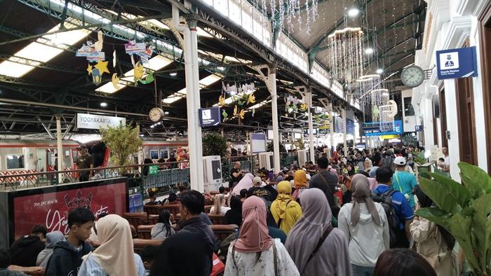 Arus-balik-lebaran-di-Stasiun-Yogyakarta.jpg