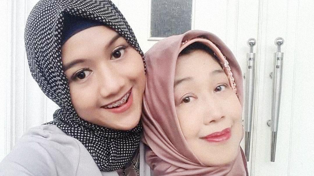 BIODATA-Sofiatun-Gudono-Ibunda-Erina-Gudono-Mertua-Kaesang-Pangarep-Dosen-STIE-Mitra-Indonesia.jpg