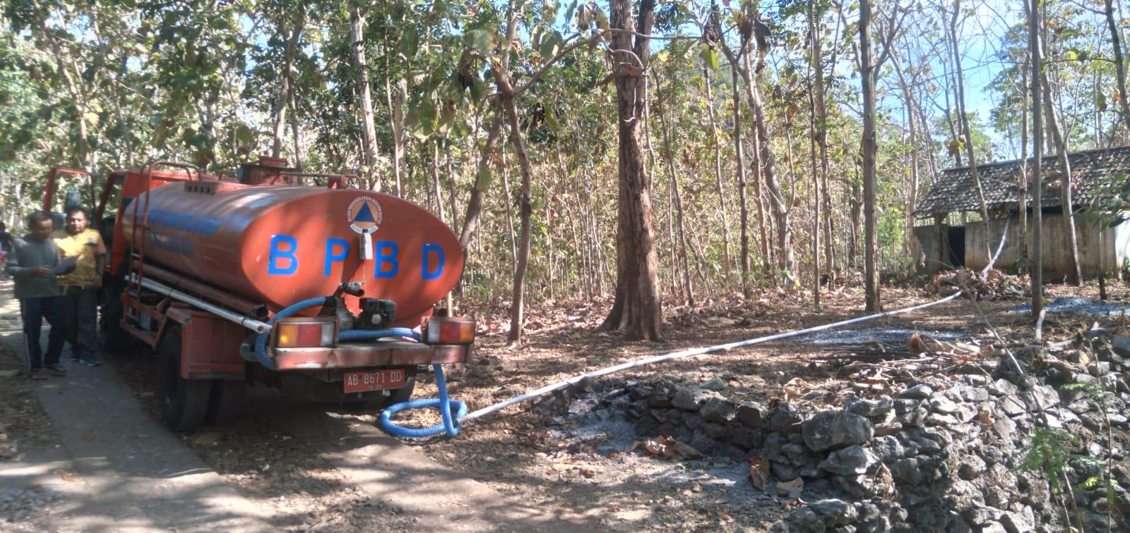 BPBD-Gunungkidul-saat-dropping-air-bersih-20624.jpg