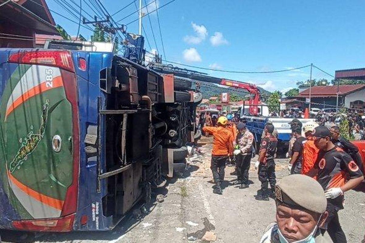 BREAKING-NEWS-Bus-ALS-Terguling-di-Padang-Panjang-12-Tewas-36-Luka.jpg