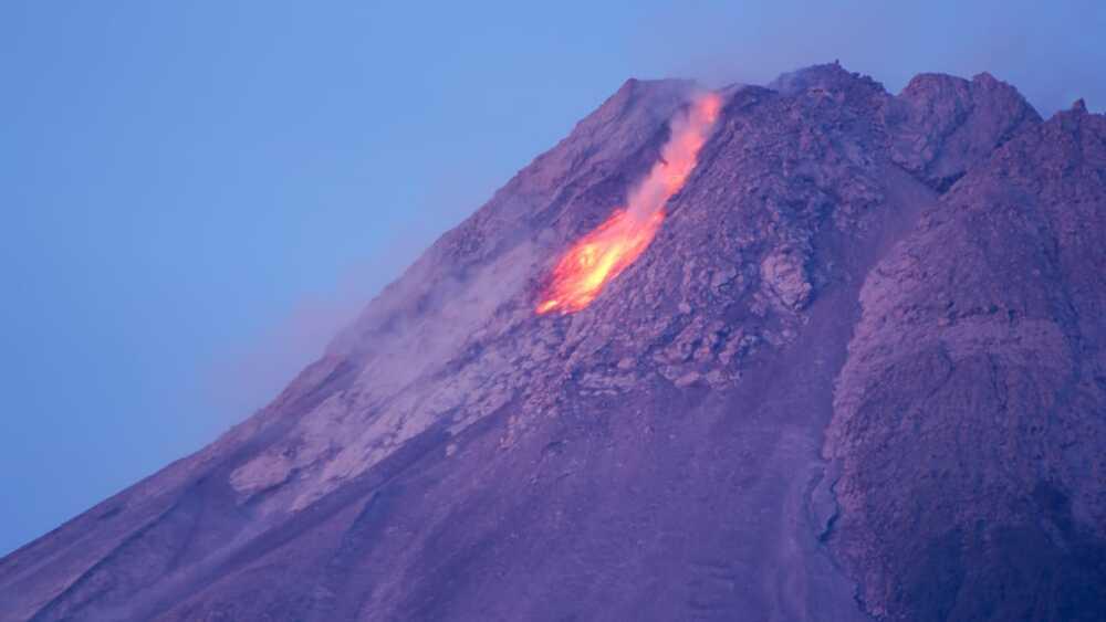 BREAKING-NEWS-Gunung-Merapi-Keluarkan-Awan-Panas-Lagi-Jarak-Luncur-Satu-Kilometer.jpg