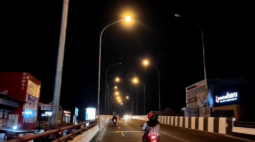 Benderang-Lampu-Jalan-di-Kabupaten-Karanganyar-Dari-Supply-Listrik-PLN-Andal-dan-Berkualitas.jpg