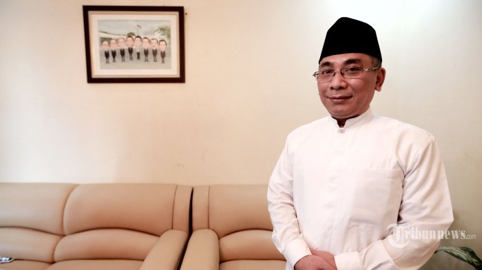 Biodata-Ketua-Umum-PBNU-KH-Yahya-Cholil-Staquf.jpg