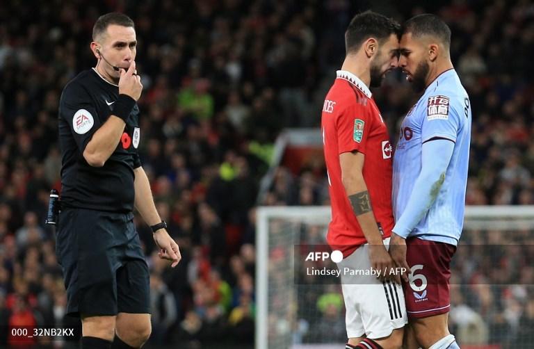 Bruno-Fernandes-vs-Brazil-Douglas-Luiz-di-Carabao-Cup-atau-EFL-Manchester-United-vs-Aston-Villa.jpg